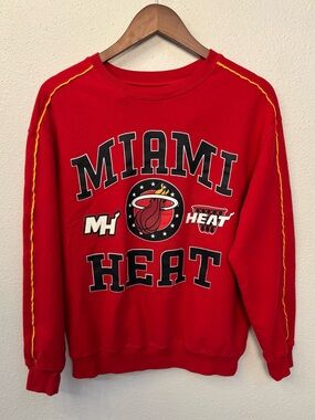 NBA Miami Heat Size M Red Crewneck Sweatshirt with Yellow Piping